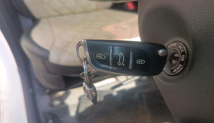 2012 Hyundai Eon D-LITE+, Petrol, Manual, 1,06,874 km, interior