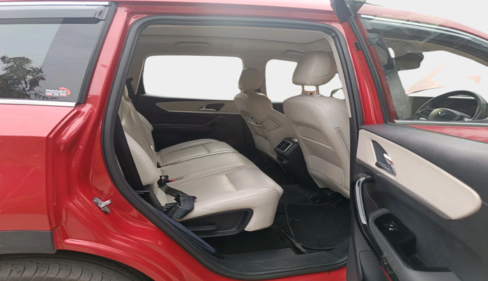 2022 Mahindra XUV700 AX 7 LUXURY D AT 7 STR, Diesel, Automatic, 95,388 km, interior