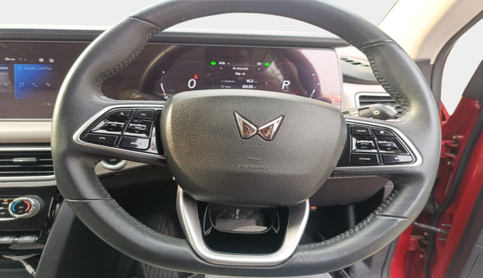 2022 Mahindra XUV700 AX 7 LUXURY D AT 7 STR, Diesel, Automatic, 95,388 km, interior