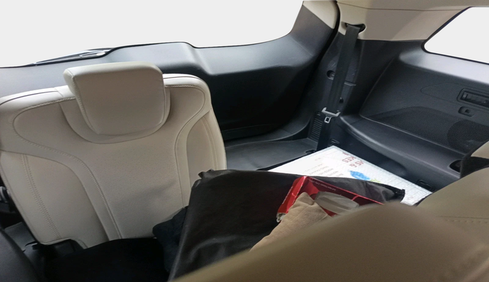 2022 Mahindra XUV700 AX 7 LUXURY D AT 7 STR, Diesel, Automatic, 95,388 km, interior