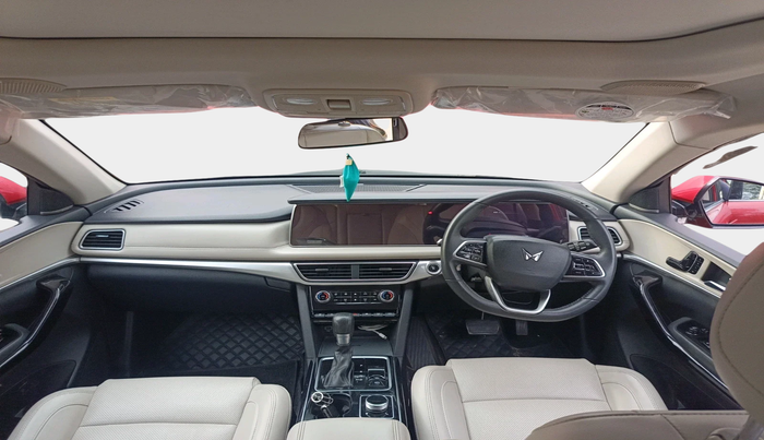 2022 Mahindra XUV700 AX 7 LUXURY D AT 7 STR, Diesel, Automatic, 95,388 km, interior