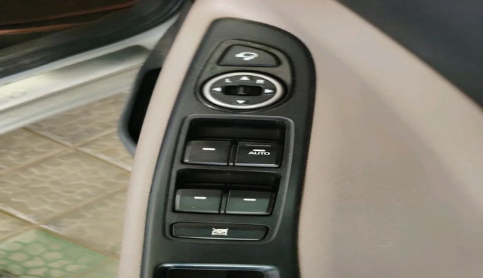 2017 Hyundai Elite i20 ASTA 1.2 (O), Petrol, Manual, 60,071 km, interior