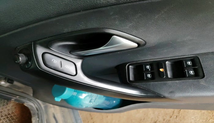 2017 Volkswagen Polo COMFORTLINE 1.2L, Petrol, Manual, 1,16,274 km, interior