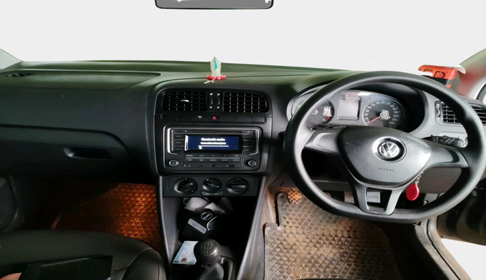 2017 Volkswagen Polo COMFORTLINE 1.2L, Petrol, Manual, 1,16,274 km, interior