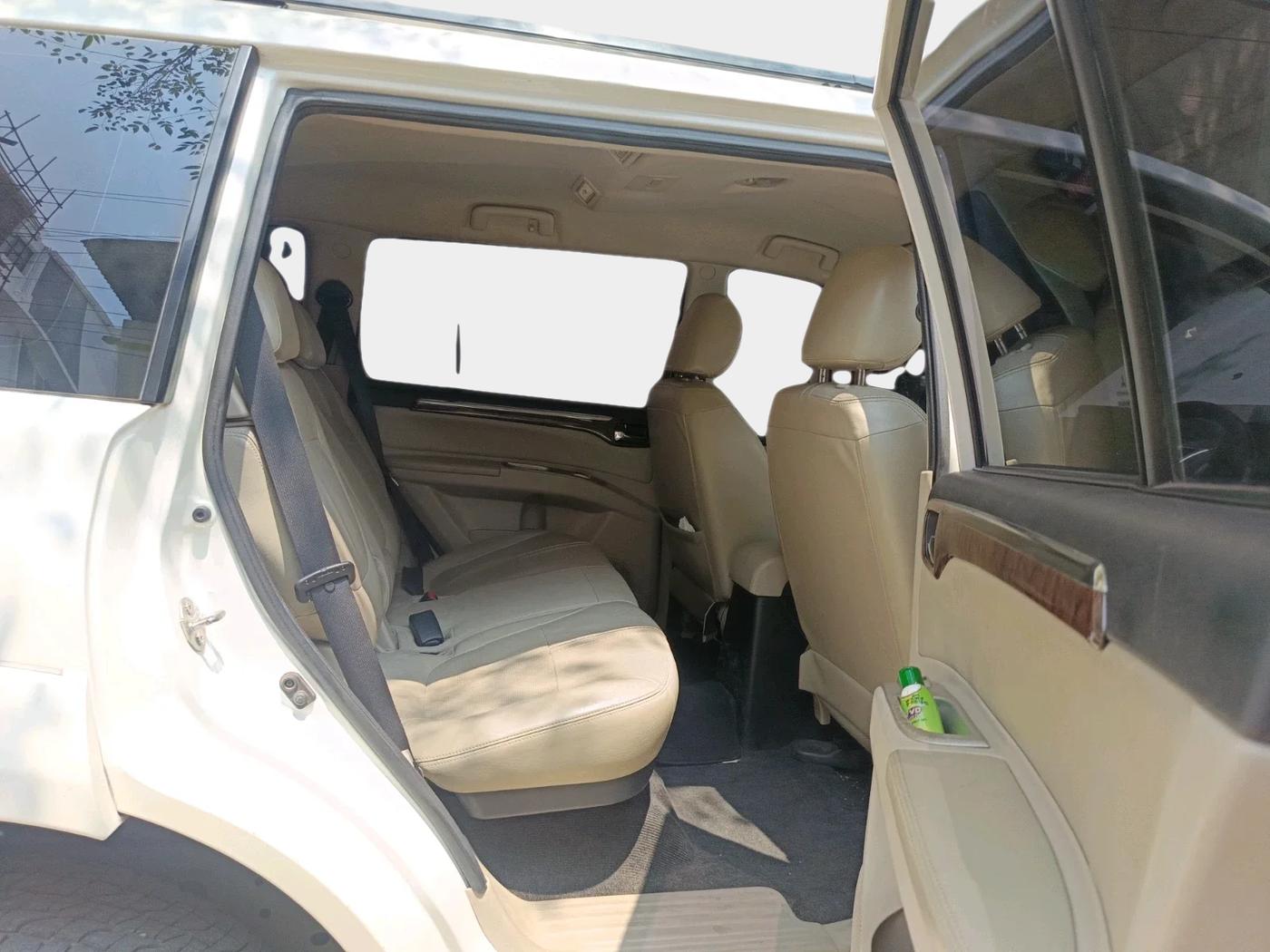 2012 Mitsubishi Pajero Sport 2.5 MT, Diesel, Manual, 1,20,000 km, interior