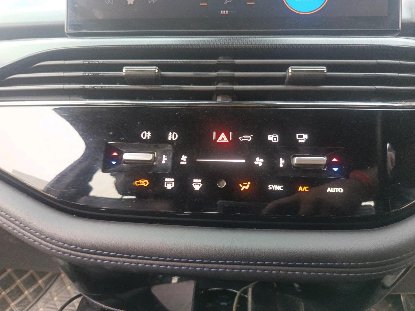 2024 Tata Safari ACCOMPLISHED PLUS 6 STR DARK EDITION, Diesel, Manual, 35,500 km, interior