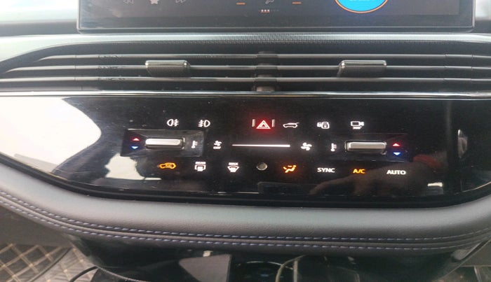 2024 Tata Safari ACCOMPLISHED PLUS 6 STR DARK EDITION, Diesel, Manual, 35,500 km, interior