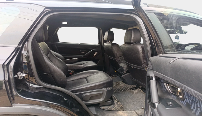 2024 Tata Safari ACCOMPLISHED PLUS 6 STR DARK EDITION, Diesel, Manual, 35,500 km, interior