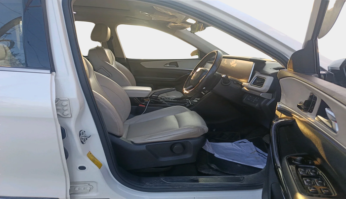 2021 Mahindra XUV700 AX 7 P AT 7 STR, Petrol, Automatic, 1,02,378 km, interior