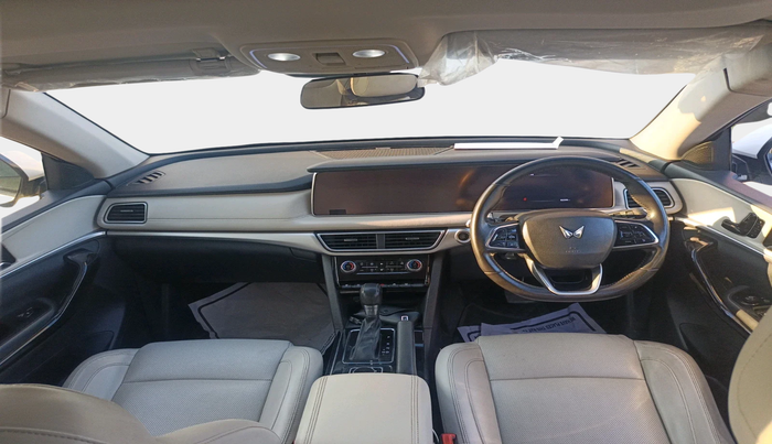 2021 Mahindra XUV700 AX 7 P AT 7 STR, Petrol, Automatic, 1,02,378 km, interior