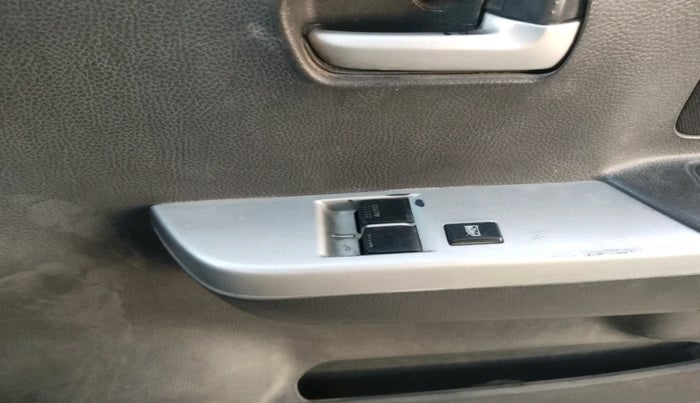 2011 Maruti Wagon R 1.0 LXI, Petrol, Manual, 61,528 km, interior