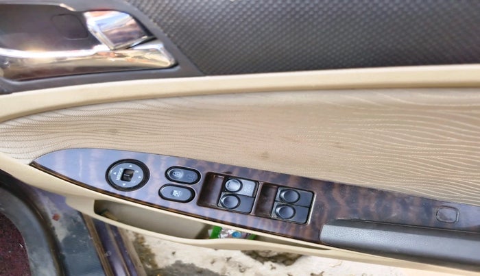 2012 Hyundai Verna FLUIDIC 1.6 VTVT EX, Petrol, Manual, 66,865 km, interior