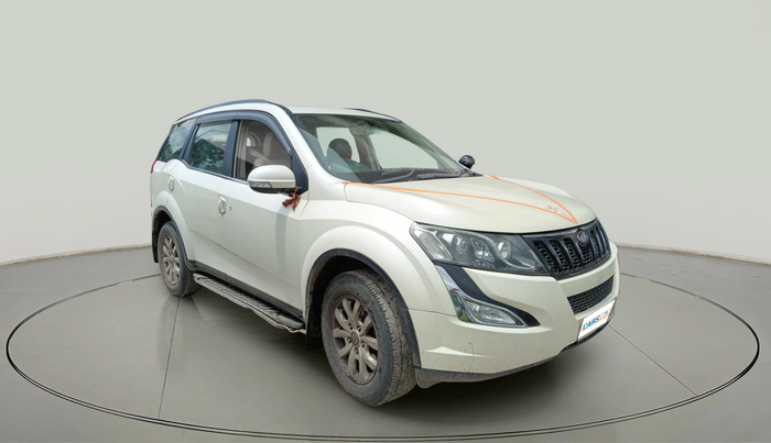 2017 Mahindra XUV500 W10, Diesel, Manual, 1,05,453 km, exterior