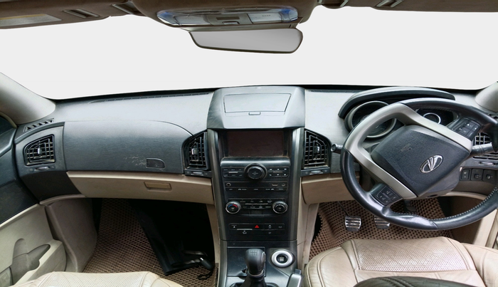 2017 Mahindra XUV500 W10, Diesel, Manual, 1,05,453 km, interior