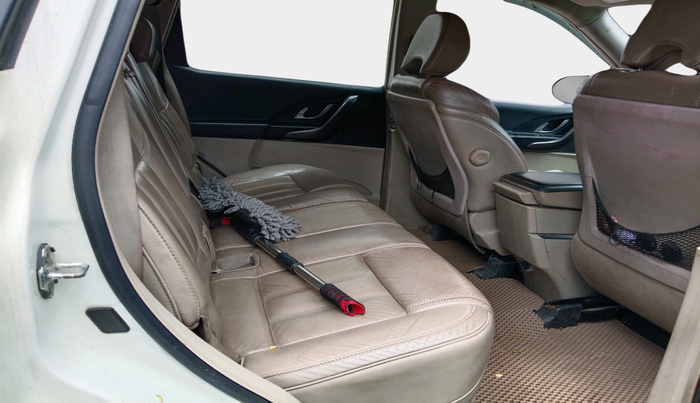 2017 Mahindra XUV500 W10, Diesel, Manual, 1,05,453 km, interior