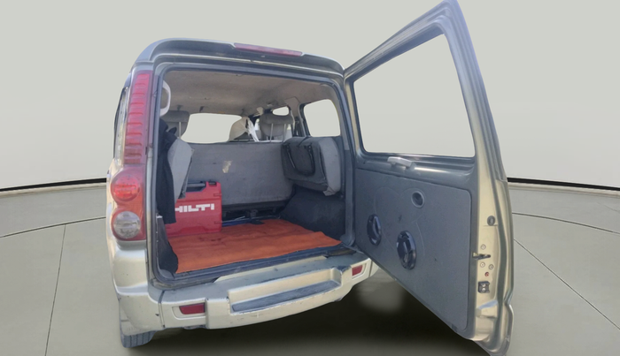2013 Mahindra Scorpio LX, Diesel, Manual, 78,332 km, exterior