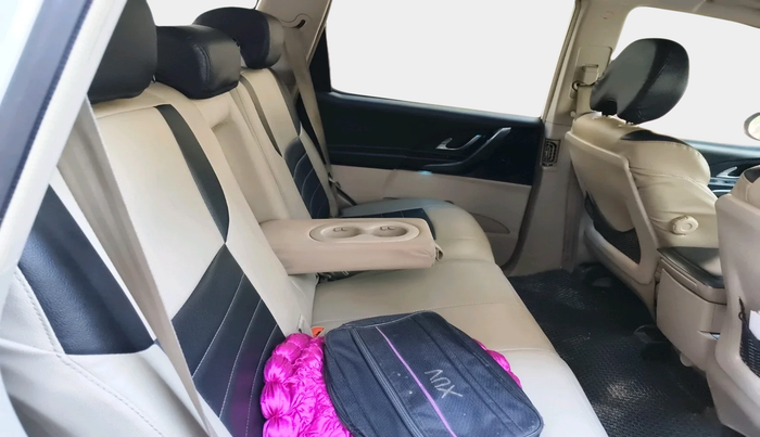 2016 Mahindra XUV500 W6, Diesel, Manual, 1,17,955 km, interior