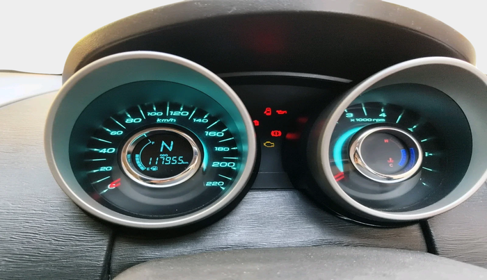 2016 Mahindra XUV500 W6, Diesel, Manual, 1,17,955 km, interior