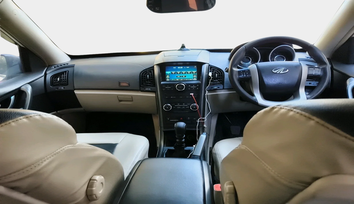 2016 Mahindra XUV500 W6, Diesel, Manual, 1,17,955 km, interior