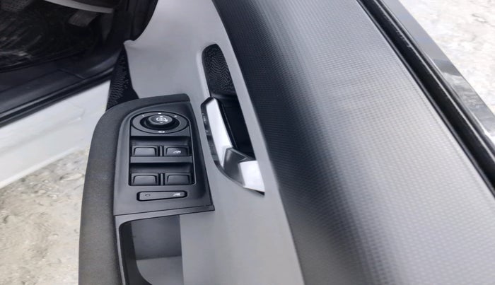 2021 Tata ALTROZ XZ PETROL, Petrol, Manual, 17,002 km, interior