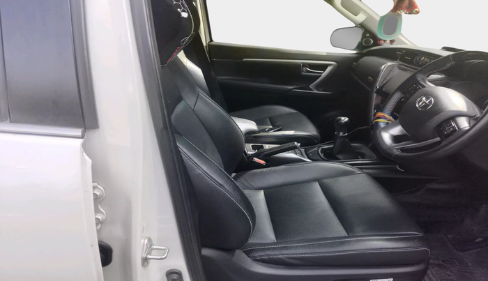 2022 Toyota Fortuner 4X4 MT 2.8 DIESEL, Diesel, Manual, 38,399 km, interior