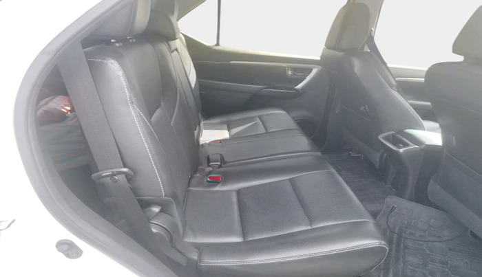 2022 Toyota Fortuner 4X4 MT 2.8 DIESEL, Diesel, Manual, 38,399 km, interior