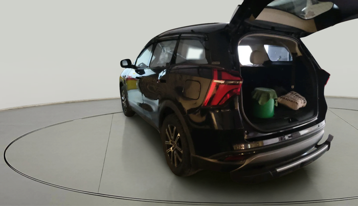 2022 Mahindra XUV700 AX 7 LUXURY D MT 7 STR, Diesel, Manual, 1,21,420 km, exterior