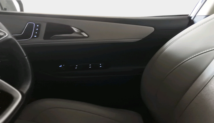 2022 Mahindra XUV700 AX 7 LUXURY D MT 7 STR, Diesel, Manual, 1,21,420 km, interior