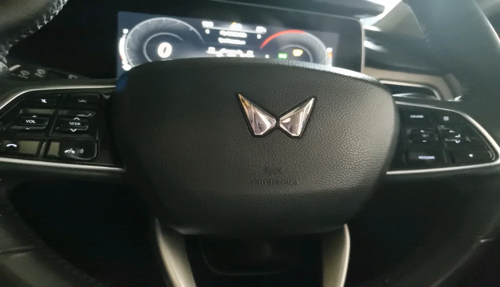 2022 Mahindra XUV700 AX 7 LUXURY D MT 7 STR, Diesel, Manual, 1,21,420 km, interior