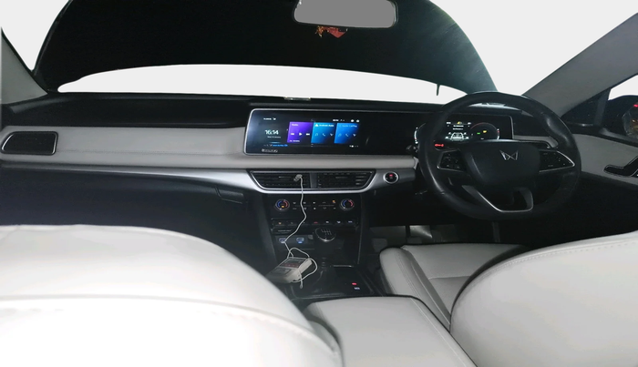 2022 Mahindra XUV700 AX 7 LUXURY D MT 7 STR, Diesel, Manual, 1,21,420 km, interior