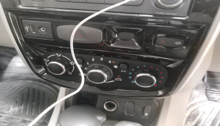 2014 Nissan Terrano XV D THP PREMIUM 110 PS, Diesel, Manual, 57,993 km, interior