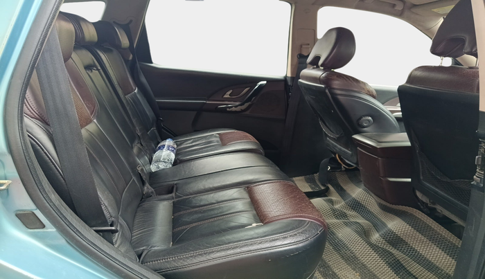 2014 Mahindra XUV500 W8, Diesel, Manual, 1,16,932 km, interior