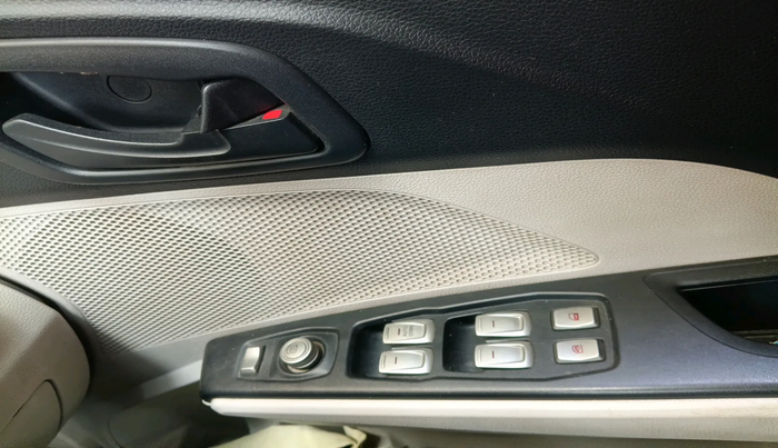 2020 Mahindra XUV300 W6 1.5 Diesel, Diesel, Manual, 43,367 km, interior