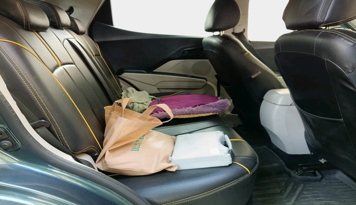 2020 Mahindra XUV300 W6 1.5 Diesel, Diesel, Manual, 43,367 km, interior