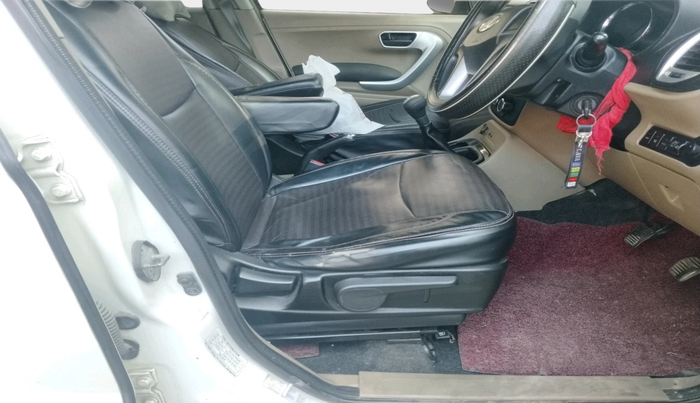 2017 Mahindra TUV300 T10, Diesel, Manual, 2,13,827 km, interior