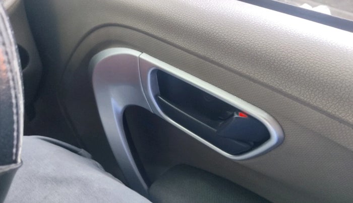 2017 Mahindra TUV300 T10, Diesel, Manual, 2,13,827 km, interior