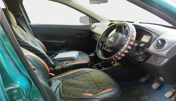 2022 Renault Kwid RXT 1.0 (O), Petrol, Manual, 21,833 km, interior
