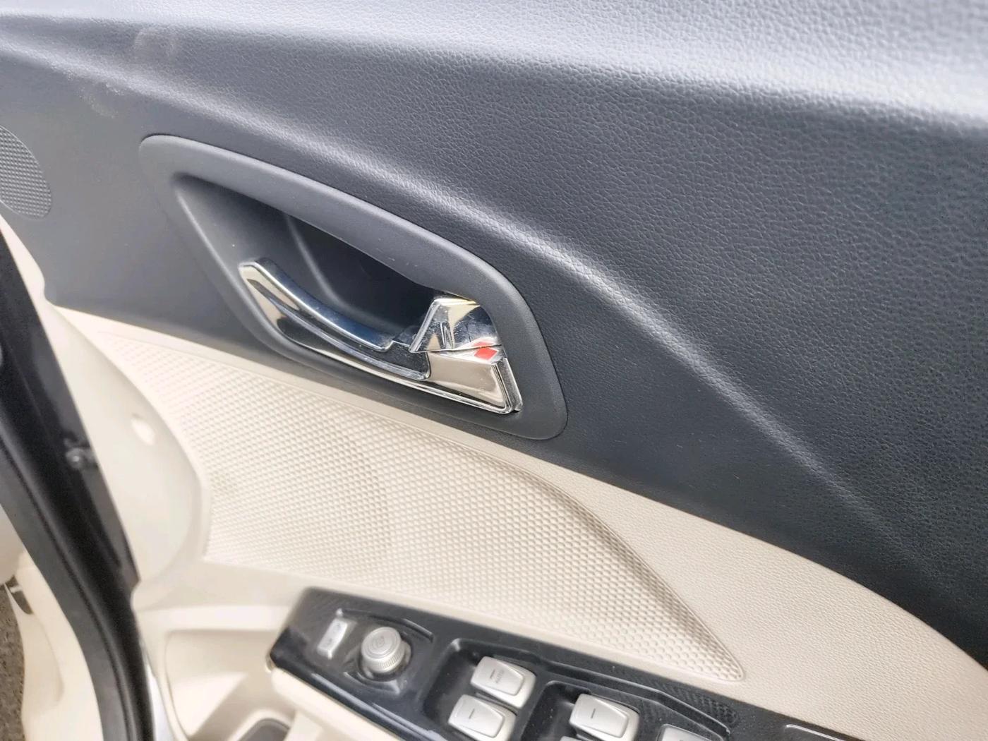 2021 Mahindra XUV300 W8 (O) 1.2 PETROL, Petrol, Manual, 9,727 km, interior