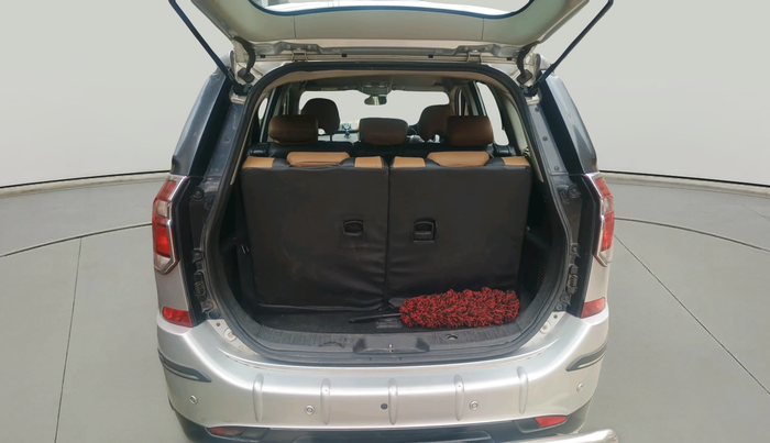 2018 Mahindra XUV500 W7, Diesel, Manual, 1,20,609 km, exterior