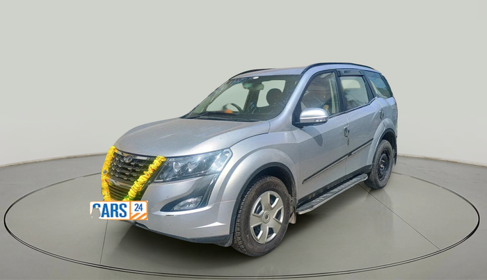 2018 Mahindra XUV500 W7, Diesel, Manual, 1,20,609 km, exterior