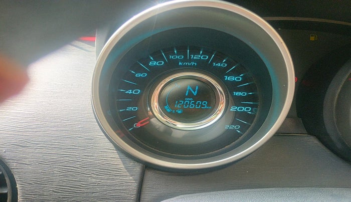 2018 Mahindra XUV500 W7, Diesel, Manual, 1,20,609 km, interior