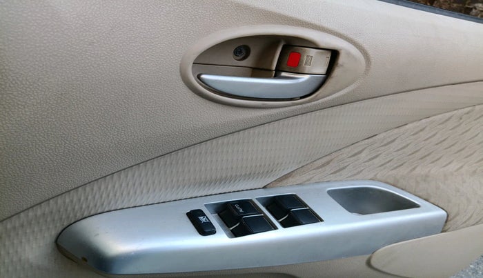 2016 Toyota Etios Liva V, Petrol, Manual, 21,519 km, interior