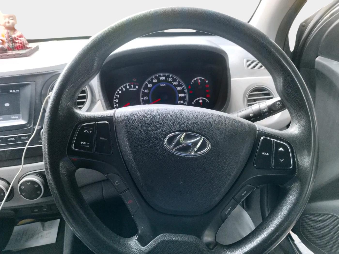 2017 Hyundai Grand i10 SPORTZ 1.2 KAPPA VTVT, Petrol, Manual, 1,00,800 km, interior