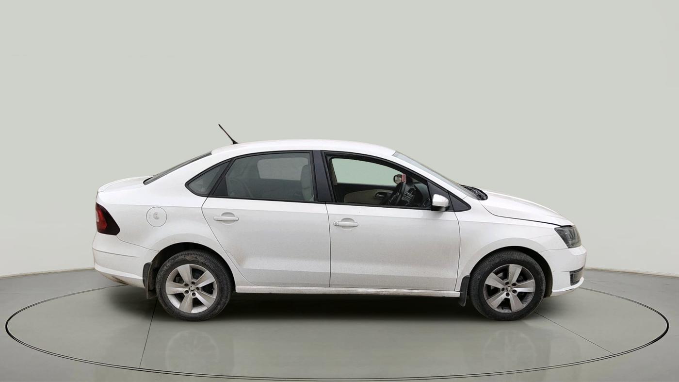 2017 Skoda Rapid STYLE 1.5 TDI AT, Diesel, Automatic, 2,60,094 km, exterior