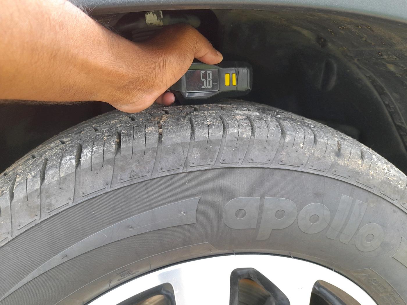2020 Tata Harrier XZA PLUS 2.0L, Diesel, Automatic, 1,14,593 km, tyre