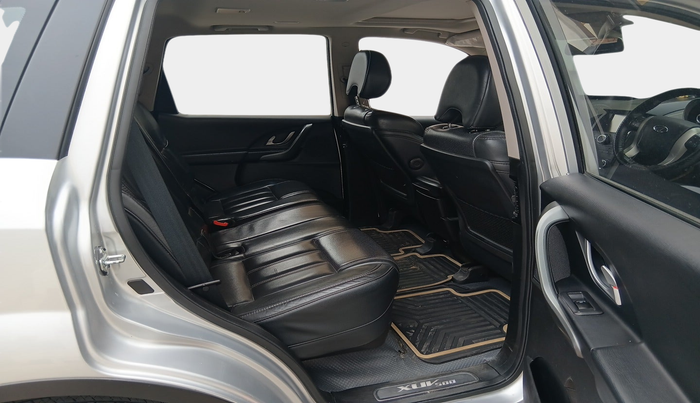 2017 Mahindra XUV500 W10, Diesel, Manual, 50,713 km, interior