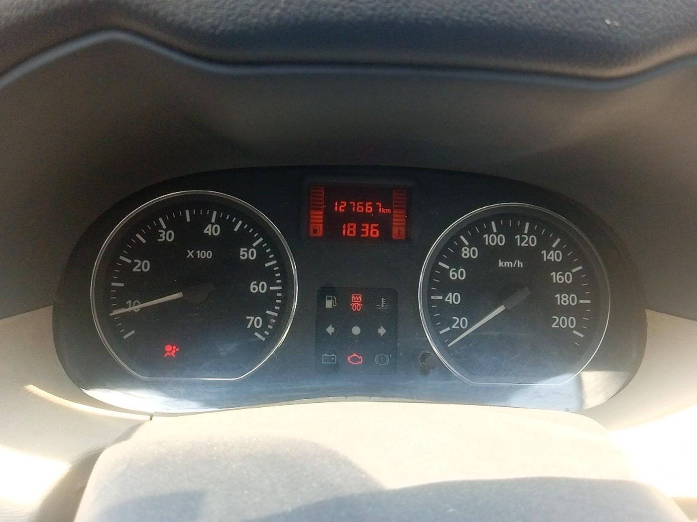 2015 Nissan Terrano XV D THP 110 PS, Diesel, Manual, 1,27,667 km, interior