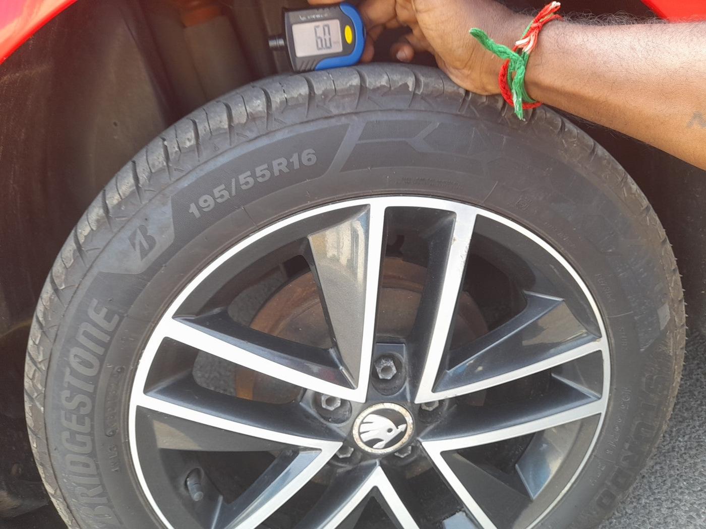 2017 Skoda Rapid STYLE 1.5 TDI AT, Diesel, Automatic, 2,09,377 km, tyre