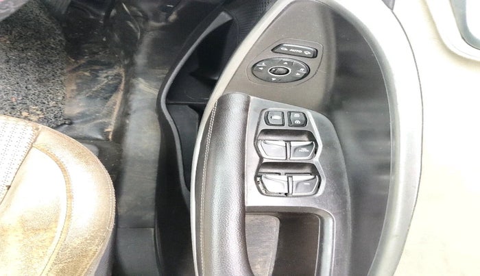 2015 Hyundai Santa Fe 4 WD AT, Diesel, Automatic, 2,07,244 km, interior