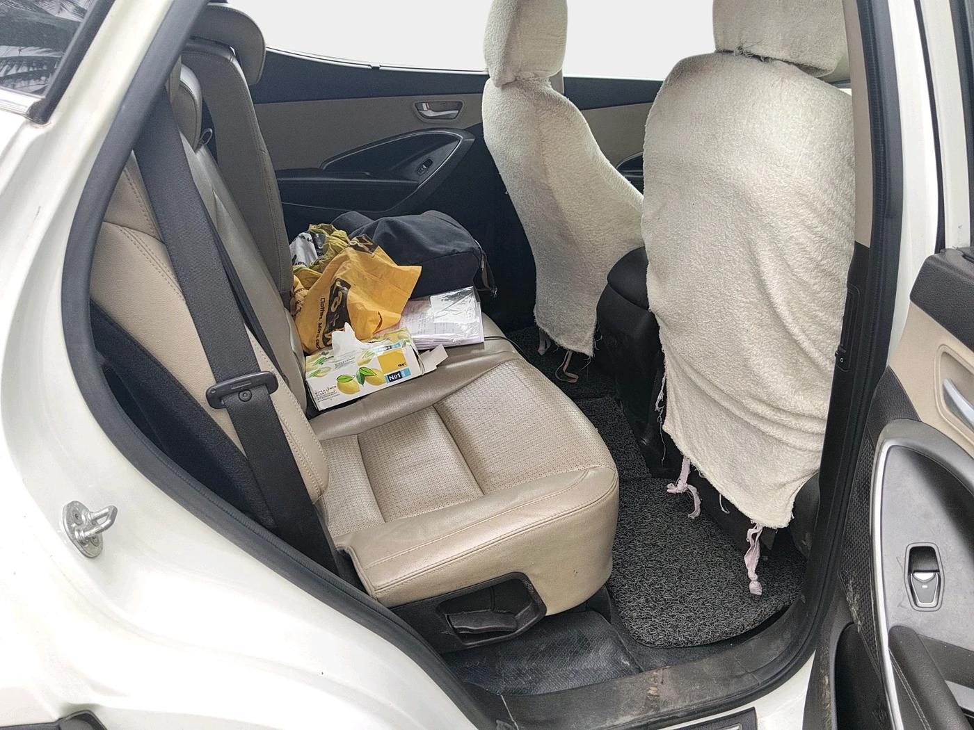 2015 Hyundai Santa Fe 4 WD AT, Diesel, Automatic, 2,07,244 km, interior